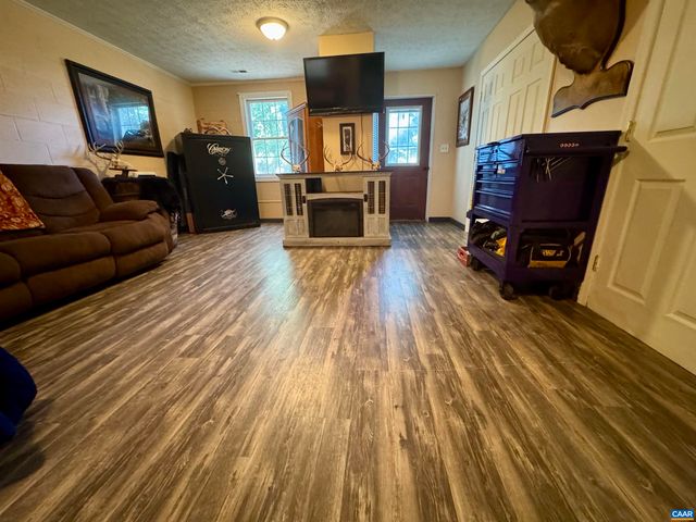 16 KINGSTON CT, Stuarts Draft, VA 24477