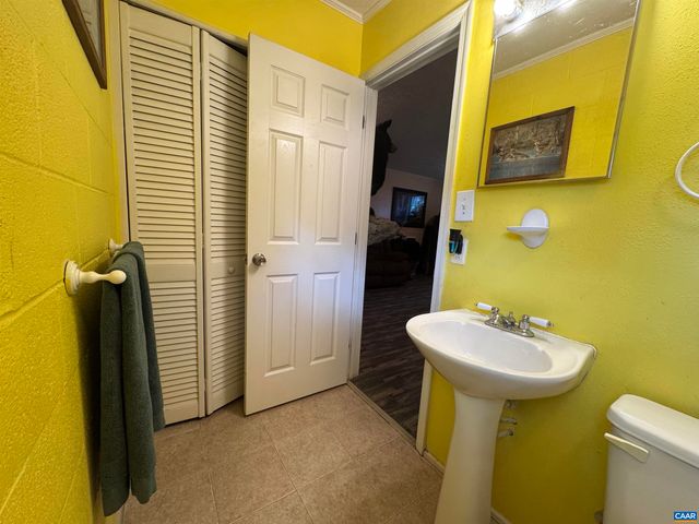 16 KINGSTON CT, Stuarts Draft, VA 24477