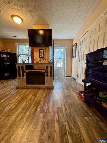 16 KINGSTON CT, Stuarts Draft, VA 24477
