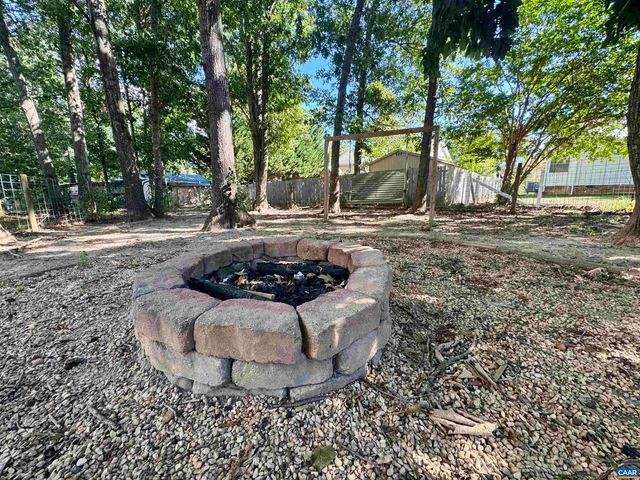 16 KINGSTON CT, Stuarts Draft, VA 24477