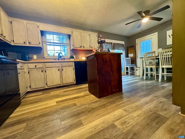 16 KINGSTON CT, Stuarts Draft, VA 24477