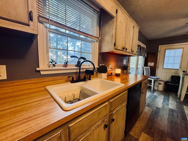 16 KINGSTON CT, Stuarts Draft, VA 24477