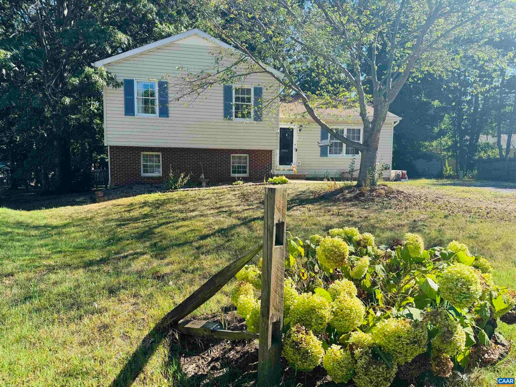 16 KINGSTON CT, Stuarts Draft, VA 24477