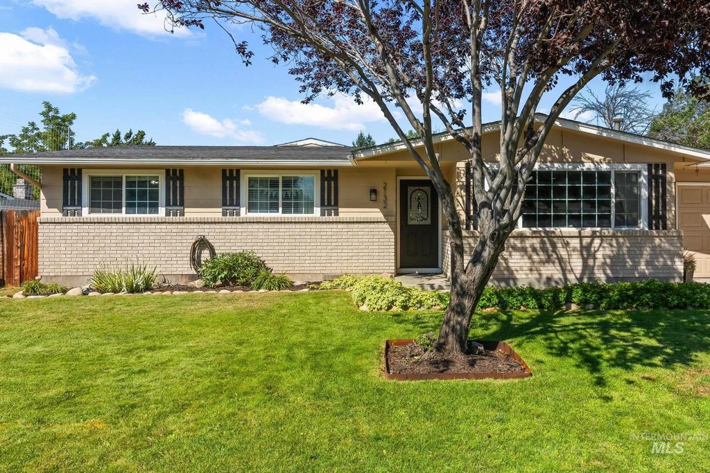 2132 N Courtney Dr, Boise, ID 83704