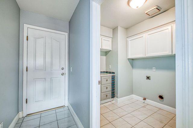 1021 E Niles Avenue, Fresno, CA 93720