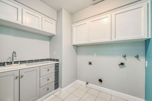 1021 E Niles Avenue, Fresno, CA 93720