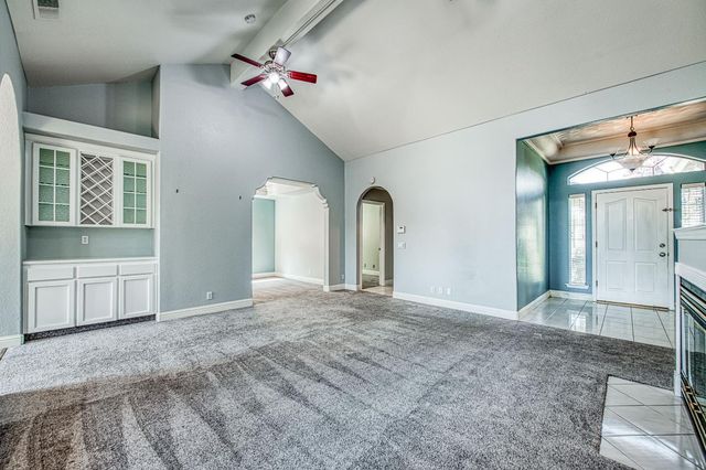 1021 E Niles Avenue, Fresno, CA 93720