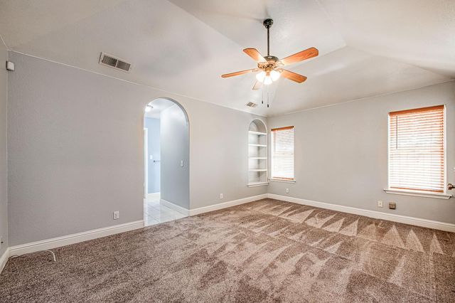 1021 E Niles Avenue, Fresno, CA 93720