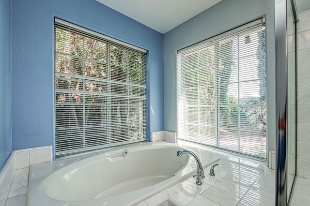 1021 E Niles Avenue, Fresno, CA 93720