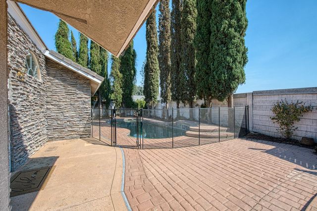 1021 E Niles Avenue, Fresno, CA 93720