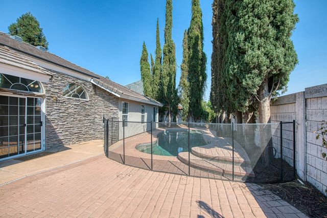 1021 E Niles Avenue, Fresno, CA 93720