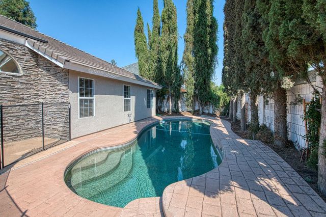 1021 E Niles Avenue, Fresno, CA 93720