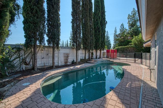 1021 E Niles Avenue, Fresno, CA 93720