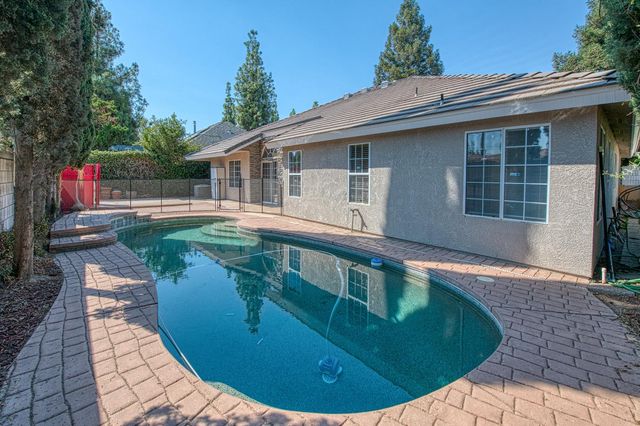 1021 E Niles Avenue, Fresno, CA 93720