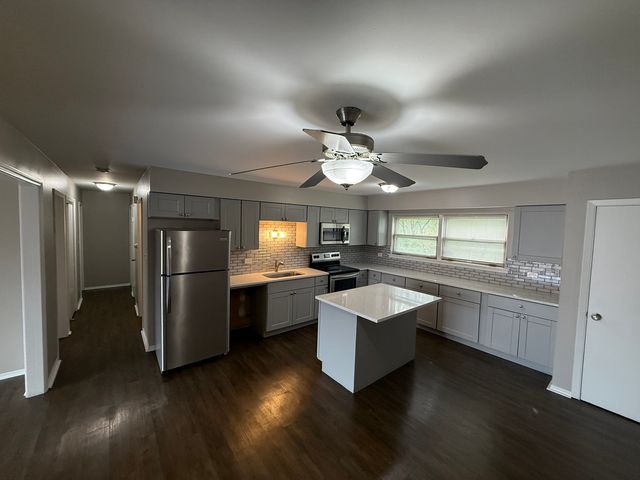13 Scotdale Road 4, La Grange Park, IL 60526