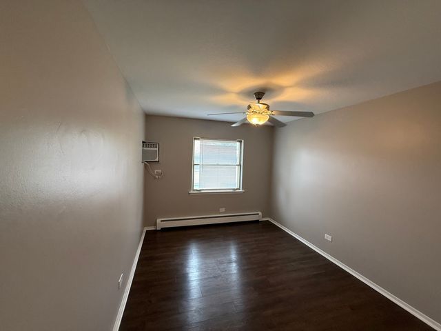13 Scotdale Road 4, La Grange Park, IL 60526