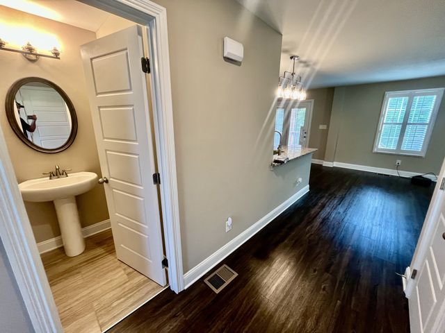 2474 Shadowood Rd, Clarksville, TN 37043