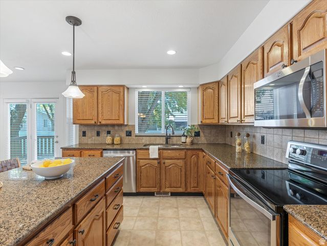 178 E THORNBERRY DR, Draper, UT 84020