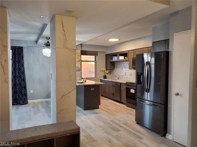 11820 Edgewater Drive 417, Lakewood, OH 44107