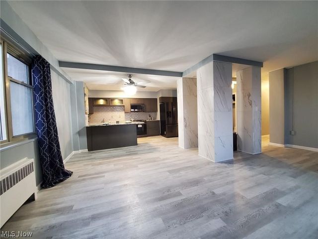 11820 Edgewater Drive 417, Lakewood, OH 44107