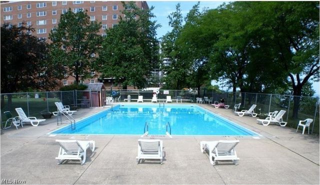 11820 Edgewater Drive 417, Lakewood, OH 44107