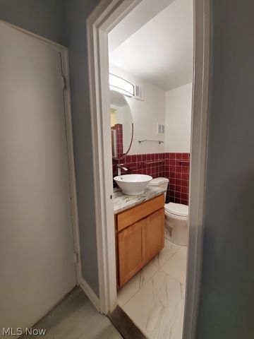 11820 Edgewater Drive 417, Lakewood, OH 44107