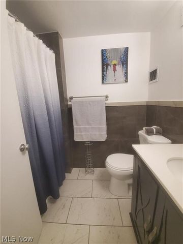 11820 Edgewater Drive 417, Lakewood, OH 44107