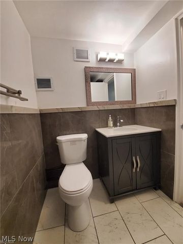 11820 Edgewater Drive 417, Lakewood, OH 44107