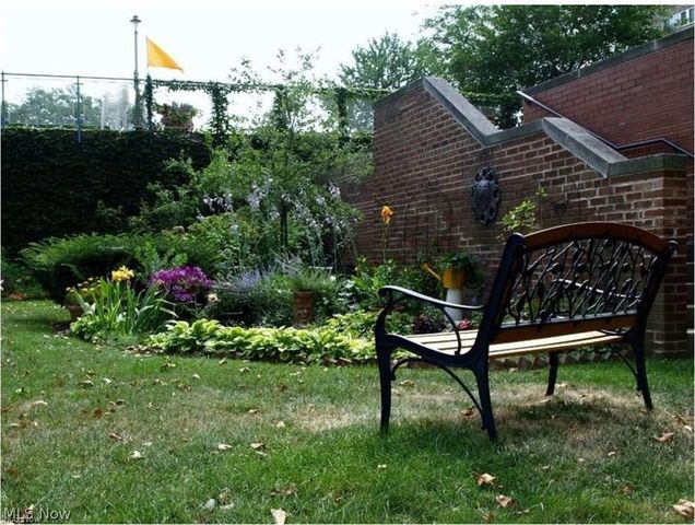 11820 Edgewater Drive 417, Lakewood, OH 44107