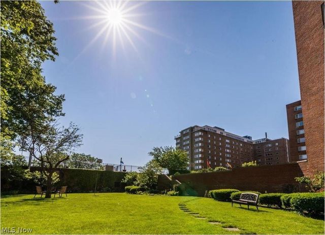 11820 Edgewater Drive 417, Lakewood, OH 44107