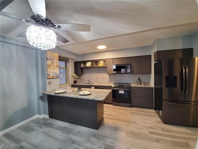 11820 Edgewater Drive 417, Lakewood, OH 44107