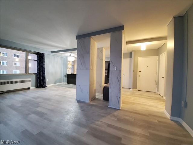 11820 Edgewater Drive 417, Lakewood, OH 44107