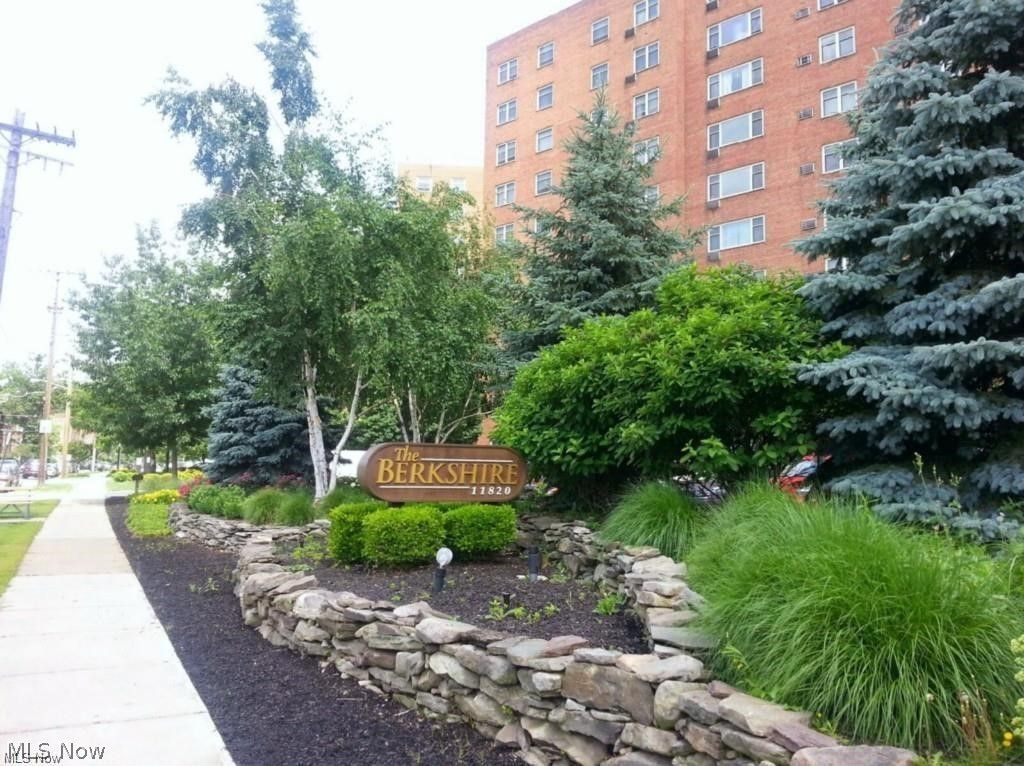 11820 Edgewater Drive 417, Lakewood, OH 44107