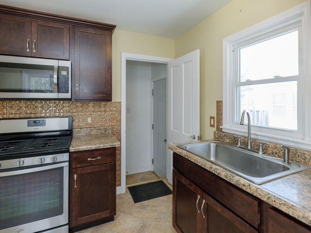 3826 Oakland Drive, Kalamazoo City, MI 49008