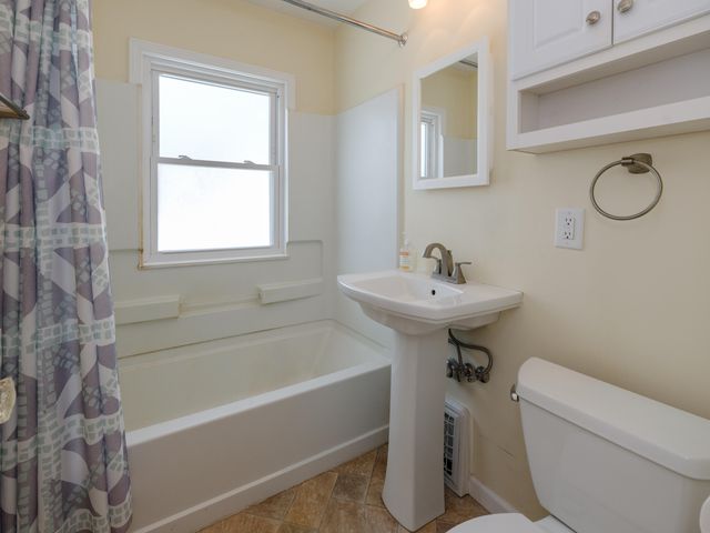 3826 Oakland Drive, Kalamazoo City, MI 49008