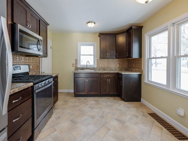 3826 Oakland Drive, Kalamazoo City, MI 49008