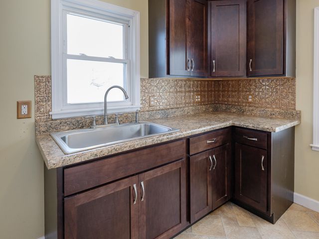 3826 Oakland Drive, Kalamazoo City, MI 49008