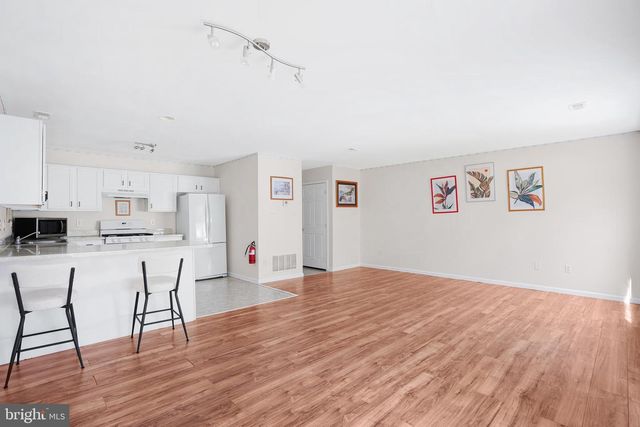 16 HIGH MEADOWS DR, Sicklerville, NJ 08081