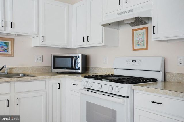 16 HIGH MEADOWS DR, Sicklerville, NJ 08081