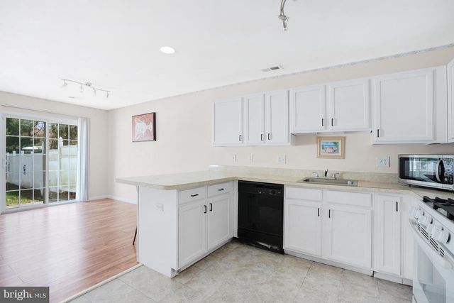 16 HIGH MEADOWS DR, Sicklerville, NJ 08081