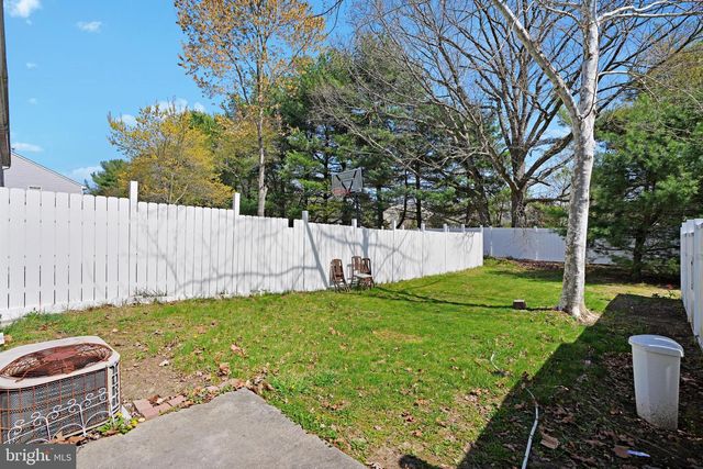 16 HIGH MEADOWS DR, Sicklerville, NJ 08081