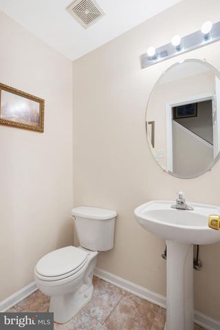 16 HIGH MEADOWS DR, Sicklerville, NJ 08081