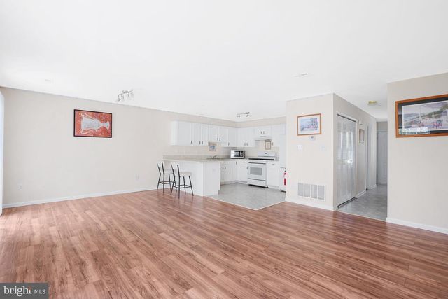 16 HIGH MEADOWS DR, Sicklerville, NJ 08081