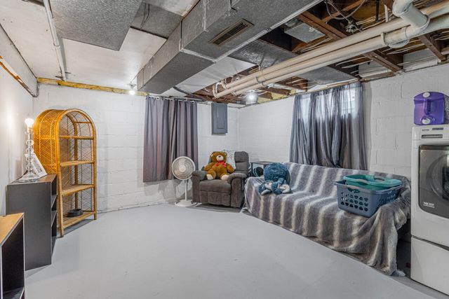 3560 AVENUE C, Council Bluffs, IA 51501