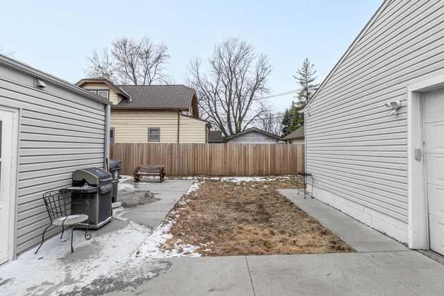 3560 AVENUE C, Council Bluffs, IA 51501