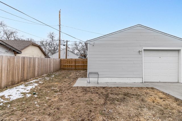3560 AVENUE C, Council Bluffs, IA 51501
