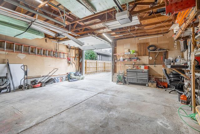 3560 AVENUE C, Council Bluffs, IA 51501