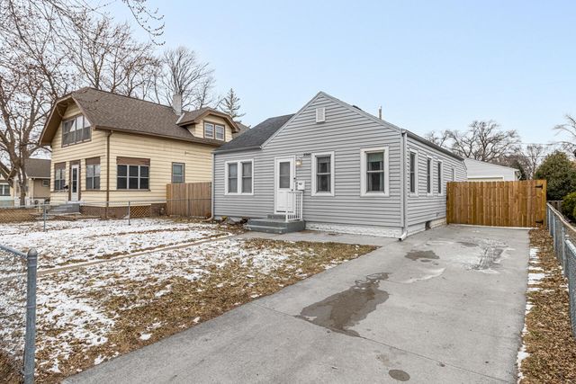 3560 AVENUE C, Council Bluffs, IA 51501