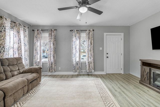 3560 AVENUE C, Council Bluffs, IA 51501