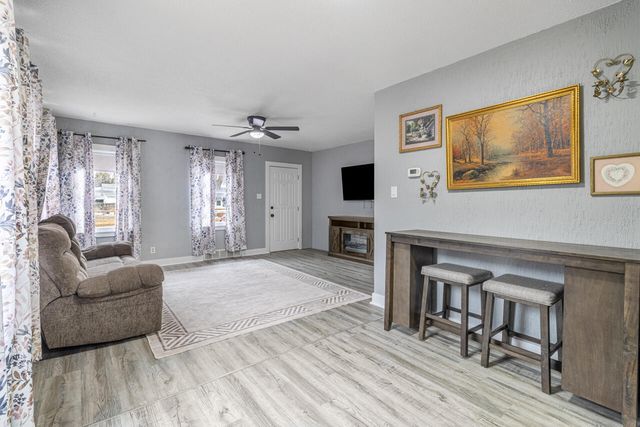 3560 AVENUE C, Council Bluffs, IA 51501